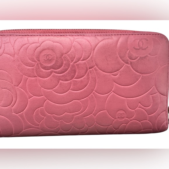 Chanel Camellia Leather Long Zip Around Wallet - Picture 4 of 11